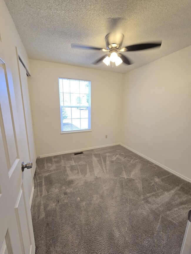 Building Photo - 3995 Beltana Dr