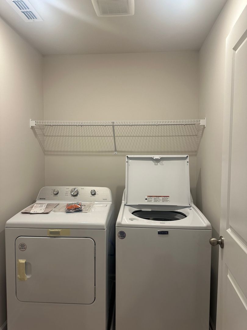 Building Photo - 3645 Shore Wood Ave