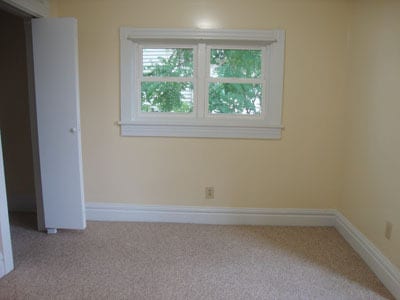 Dining room as seen from the kitchen doorway. - 512 S Center St