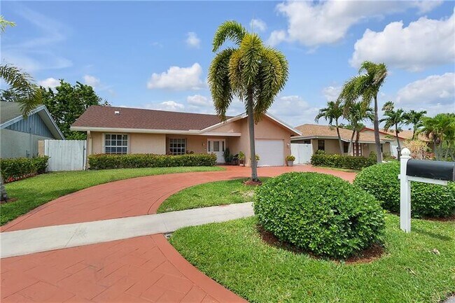 Building Photo - 7425 SW 14th Ct