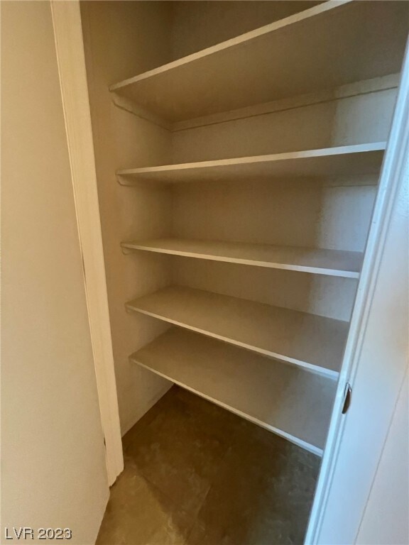 Building Photo - 2124 Del Aqua Ave