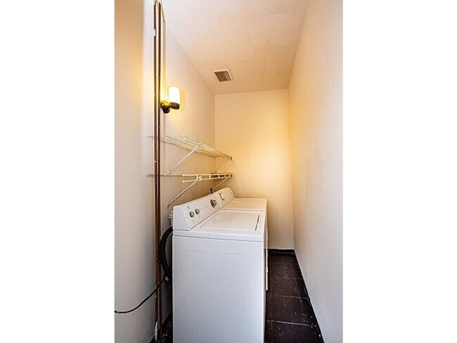 Building Photo - 1834 N Bissell St