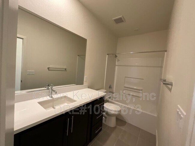 Building Photo - 7236 Diamond Ave