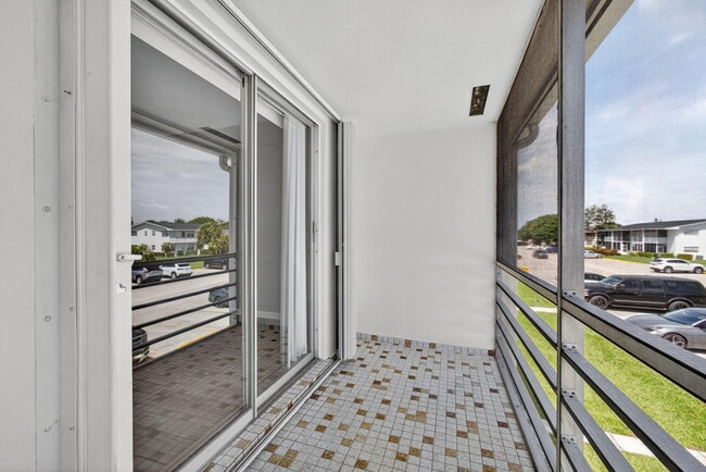 Building Photo - 42 Easthampton B