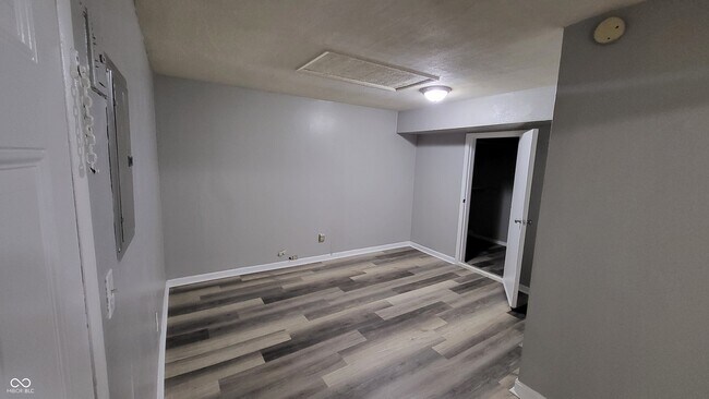 Building Photo - 4131 Mellis Dr