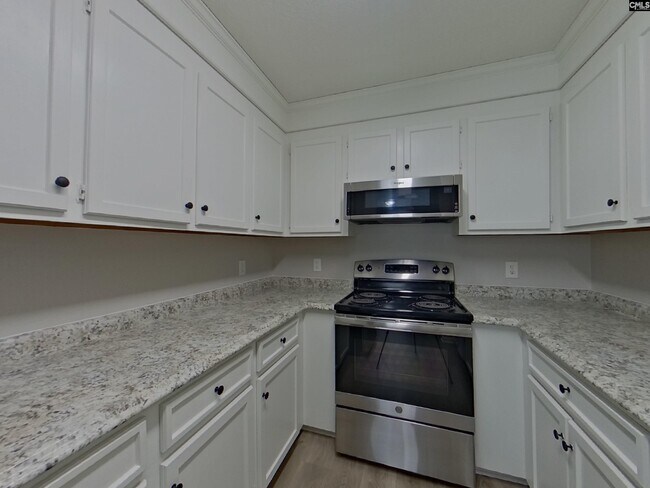 Building Photo - 337 Montclaire Ln