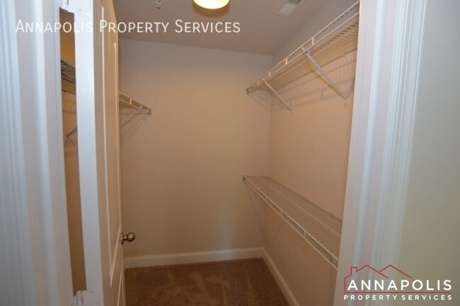Building Photo - 114 Waterline Ct