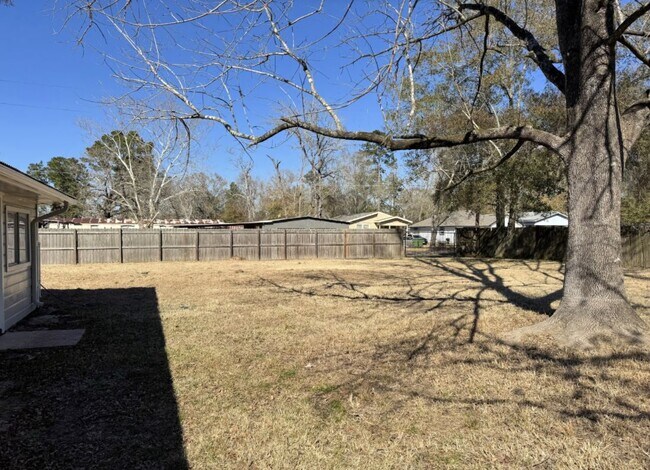 Building Photo - 230 N Holly Ave