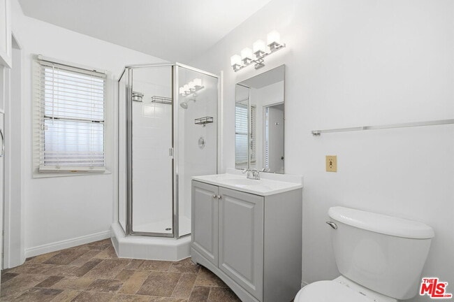 Building Photo - 14529 Greenleaf St