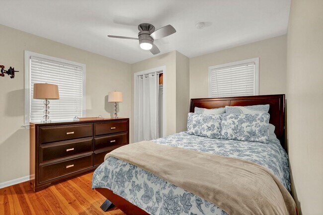 Building Photo - Furnished Off-Season 3bd/2ba Coastal Retreat with Screened Porch & Private Parking
