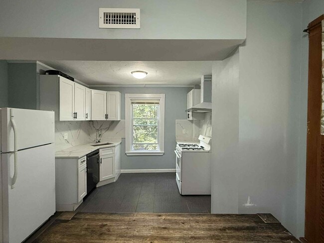 Building Photo - 452 Gallivan Blvd