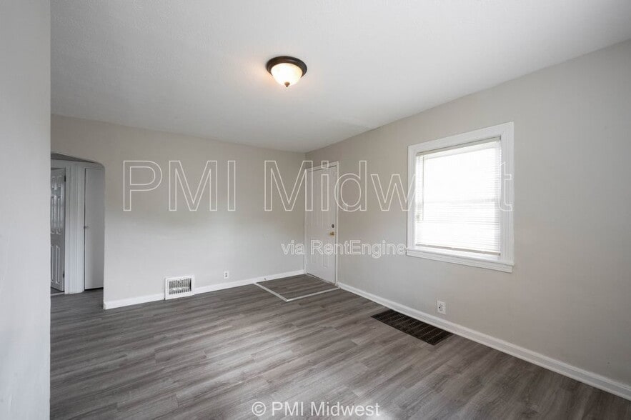 Building Photo - 1415 W Pruitt St