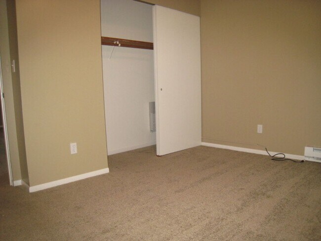 Building Photo - 3326 Lombard Ave