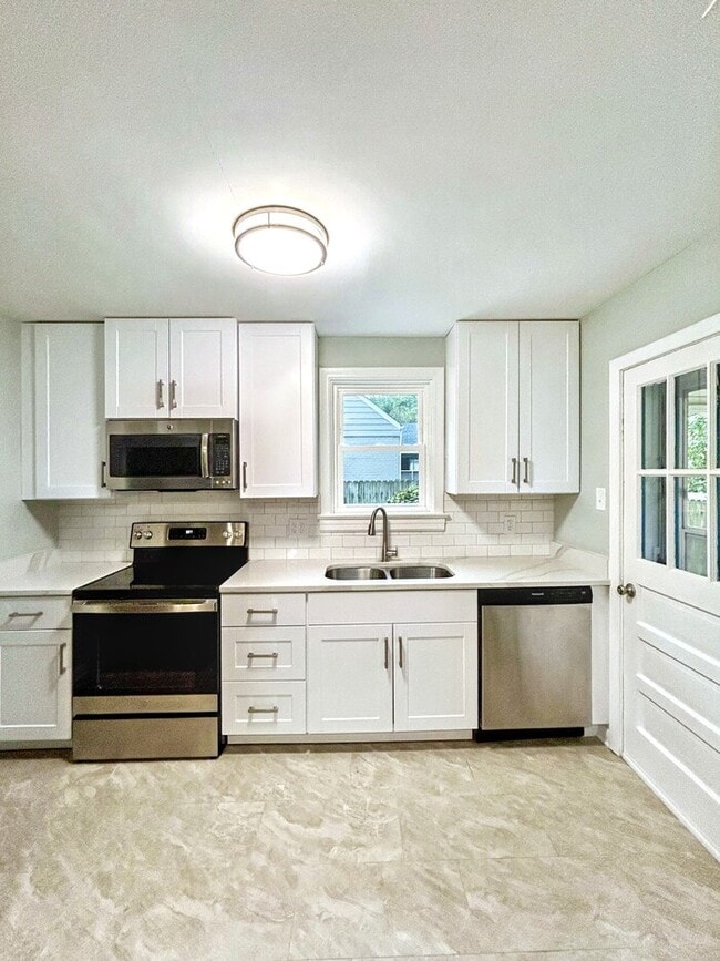Building Photo - 1513 Cutshaw Pl