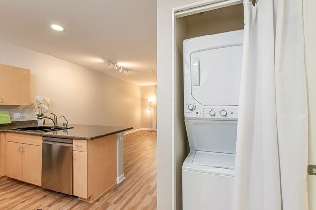 Building Photo - 1 Bedroom centrally located in Little Italy!!