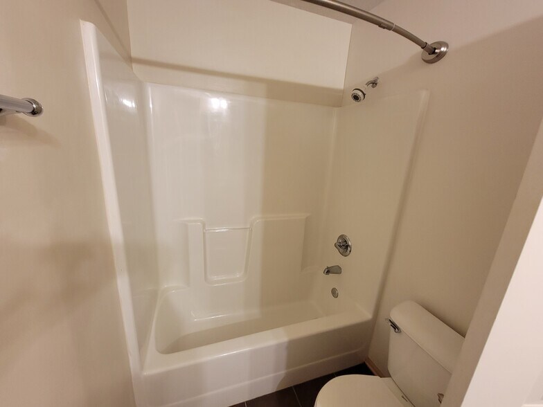 Building Photo - 2900 SE Glenstone Dr