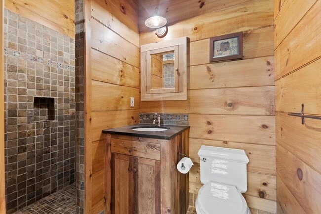 Building Photo - 36 Moses Pond Rd