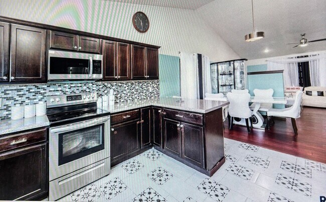 Building Photo - 1304 N Archer Dr