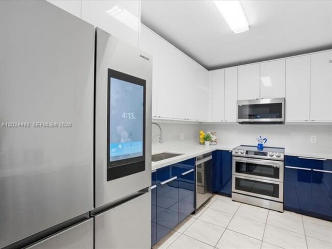 Building Photo - 10185 Collins Ave