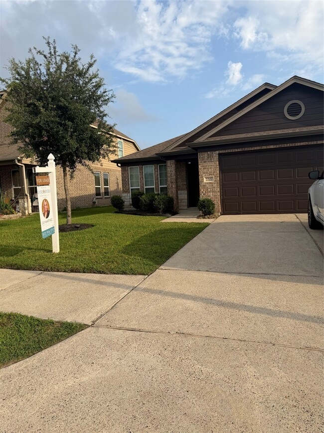 Building Photo - 2227 Sanders Brook Dr