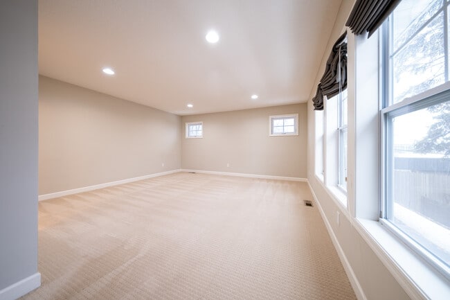 Building Photo - 5029 Hankerson Ave