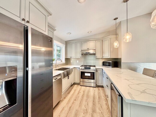 Building Photo - Charming Medina Home For Rent