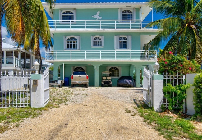 Building Photo - 196 Lorelane Pl