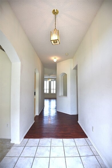 Building Photo - 9700 Summer Dr