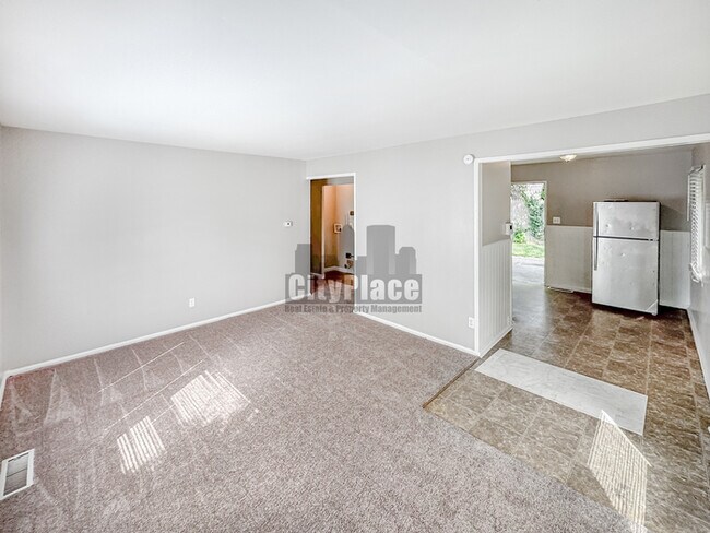 Building Photo - 3060 Midvale Dr