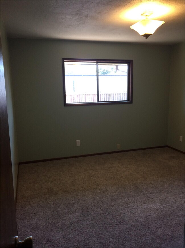 Building Photo - 407 SE 88th Ave