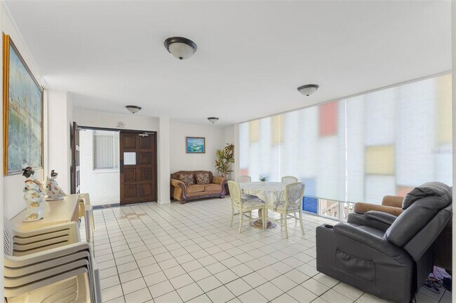 Building Photo - 1001 Pearce Dr