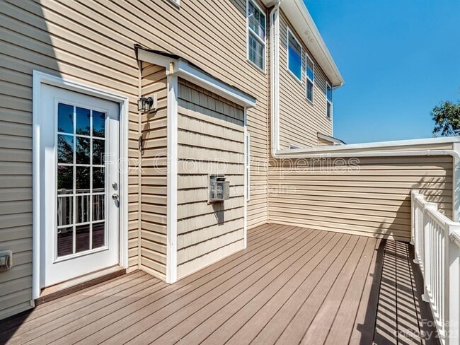 Building Photo - 19036 Lake Breeze Dr