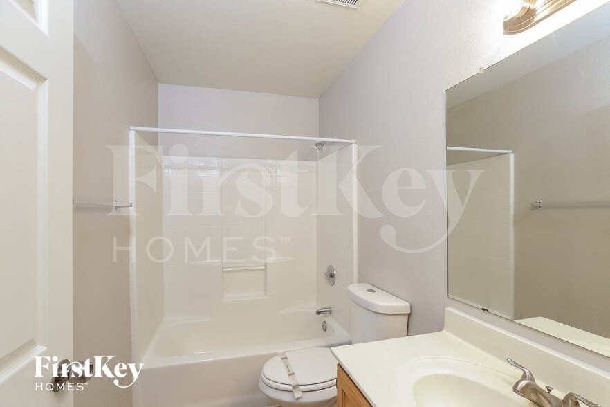 Building Photo - 8735 W Sierra Vista Dr