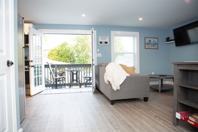 Building Photo - 201 Ashworth Ave