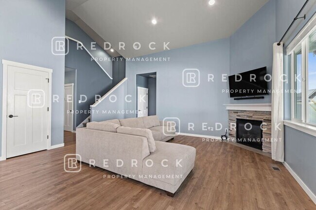 Building Photo - 1725 N Meyers Ct