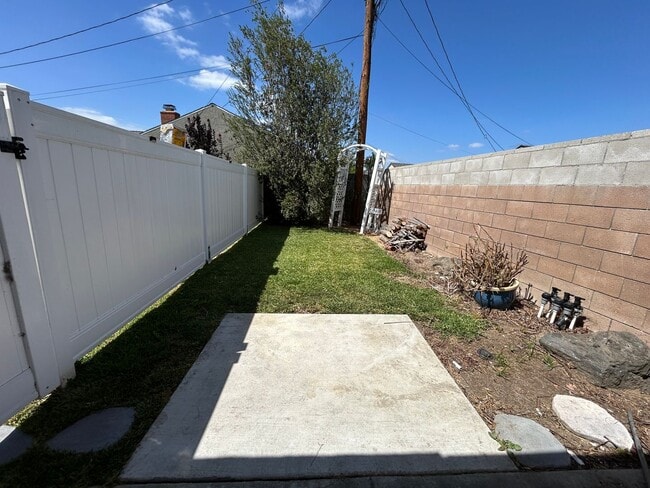 Building Photo - 4432 Falcon Ave