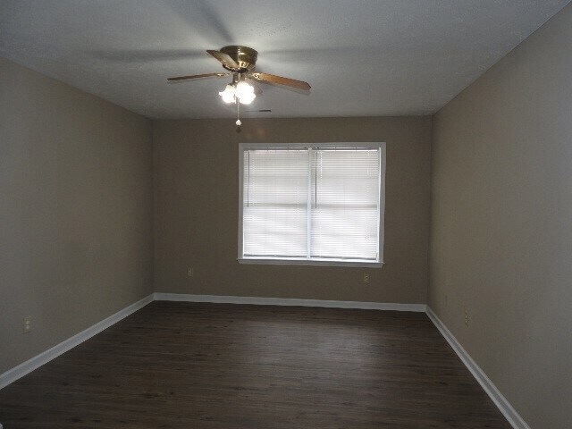 Building Photo - 805 Albin Ct