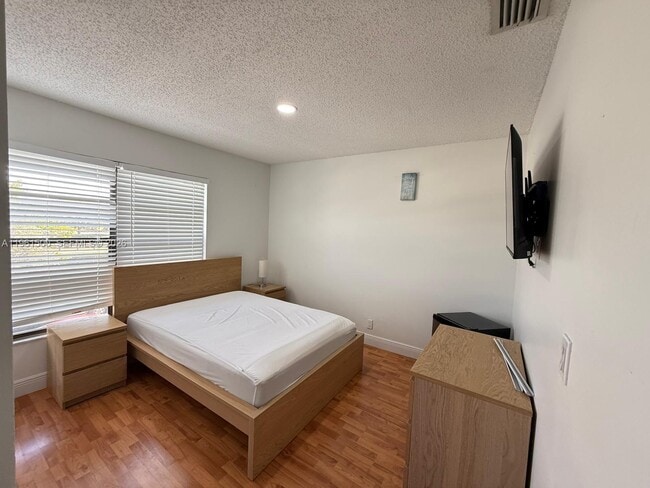 Building Photo - 2566 Coral Springs Dr