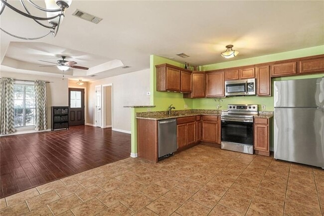 Building Photo - 4291 Poplar Dr