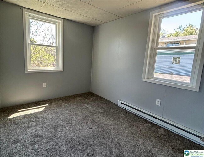 Building Photo - 722 Weil St