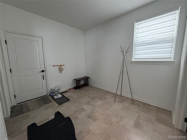 Building Photo - 51360 Whispering Rdg Dr