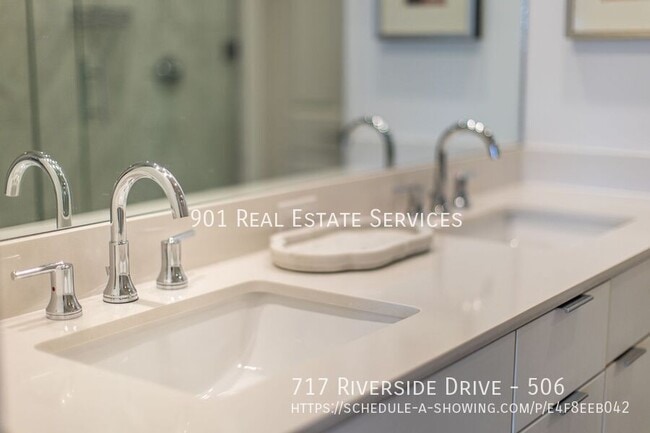 Building Photo - 717 Riverside Dr