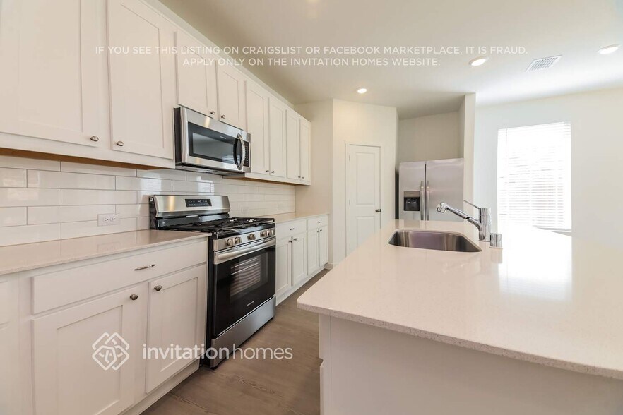 Building Photo - 331 Sedalia Trl