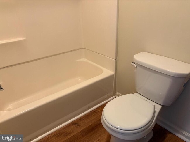 Building Photo - 330 E Chestnut St