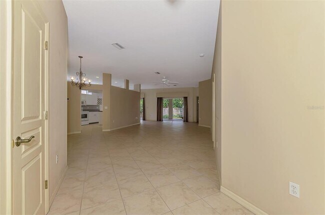 Building Photo - 4350 Iola Dr