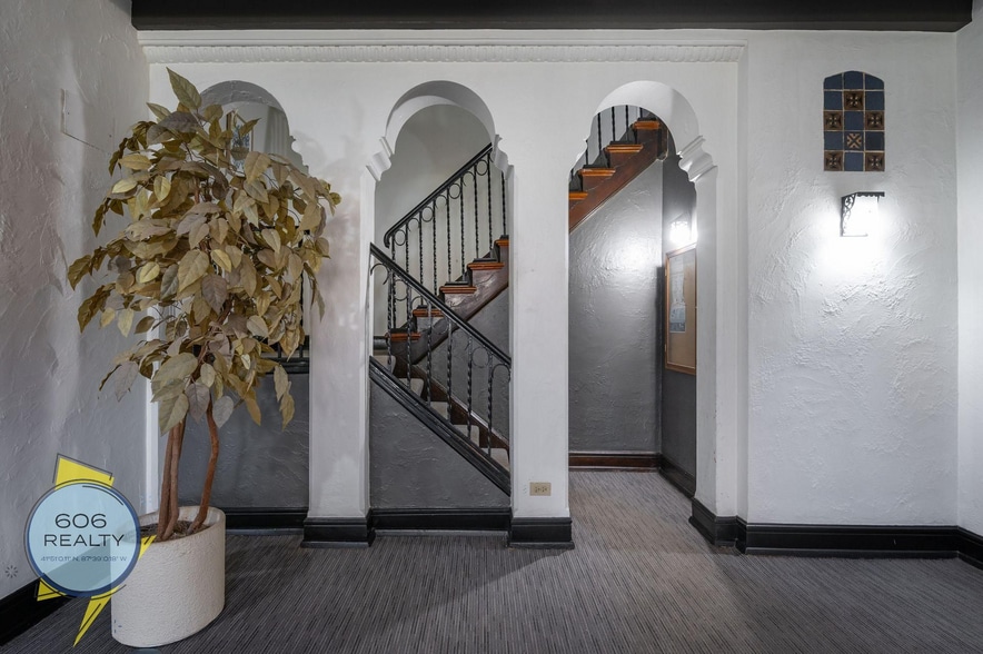 Building Photo - 4903 N Christiana Ave