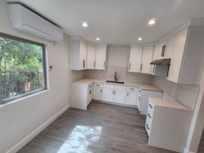 Building Photo - 10845 White St