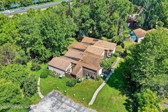 Building Photo - 10711 Whispering Woods Pl