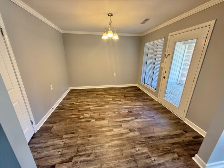 Den Area - 200 Santree Dr