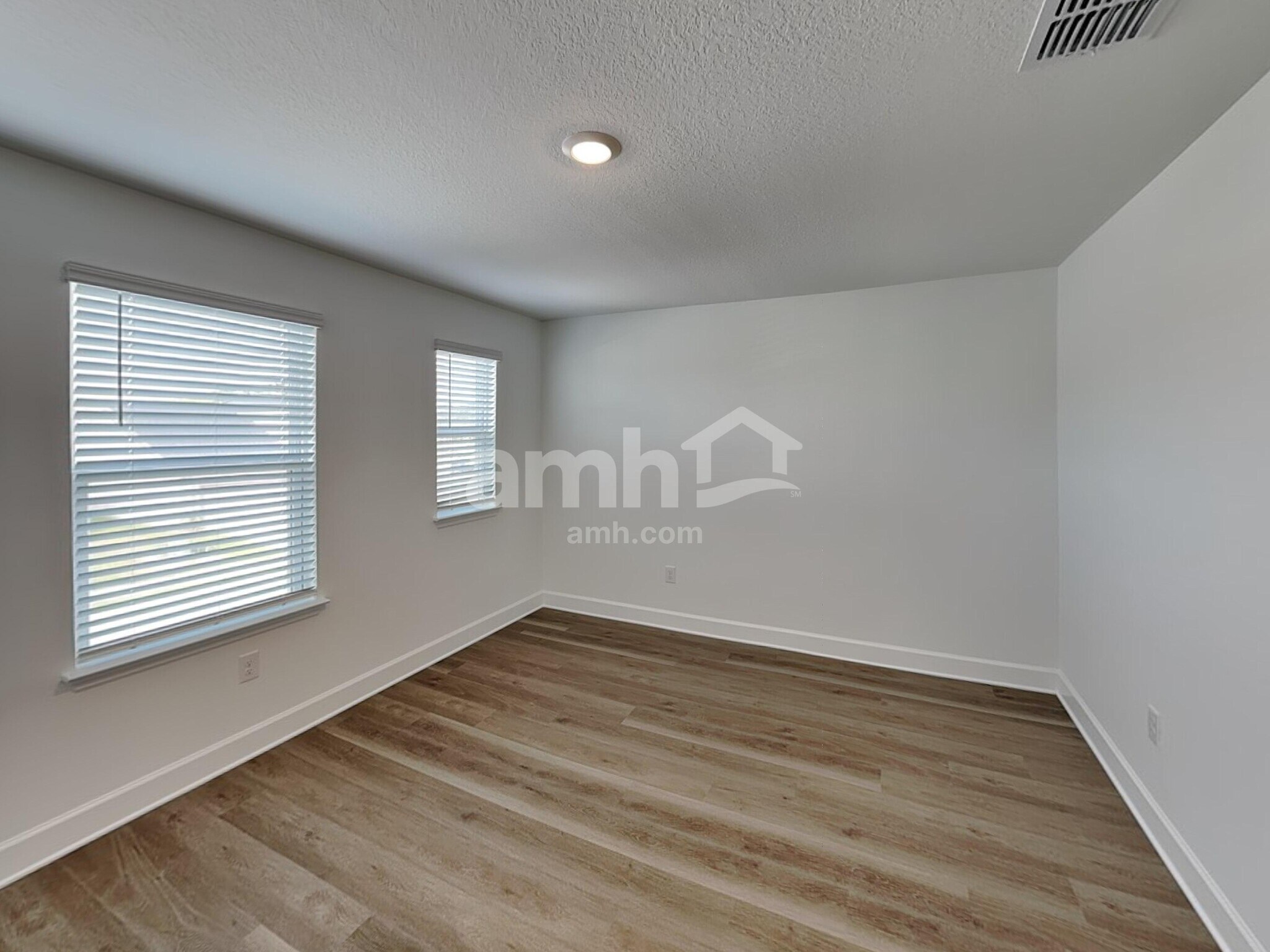 Building Photo - 2909 20th Ave W